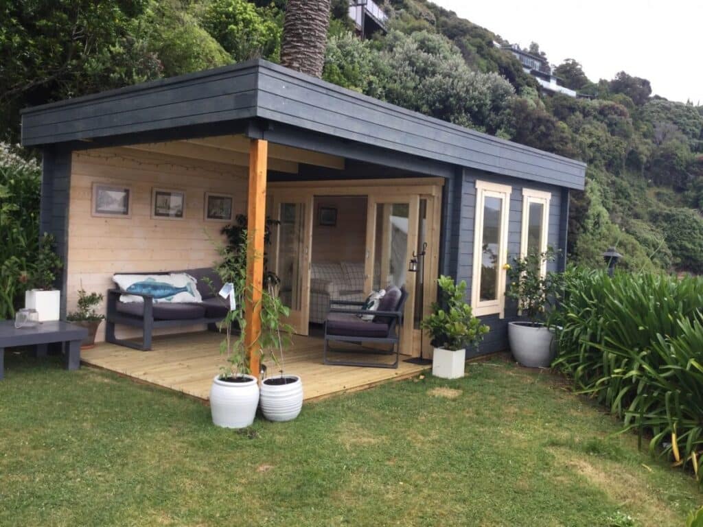 Modernes Gartenhaus mit Terrasse Lucas E 9m² / 44mm / 3×6