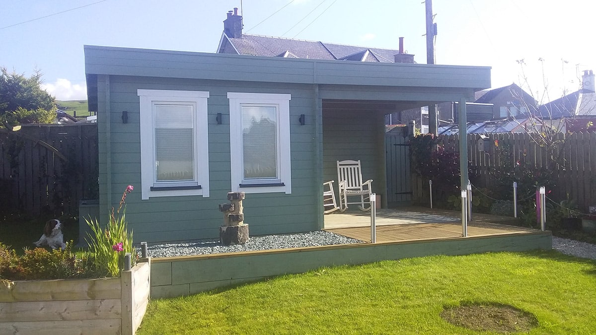 Modernes Gartenhaus mit Terrasse Lucas E 9m² 44mm 3x6