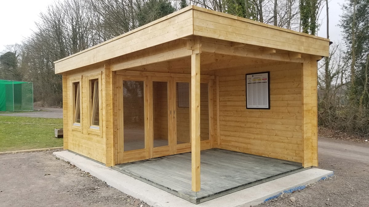 Modernes Gartenhaus mit Terrasse Lucas E 9m² 44mm 3x6