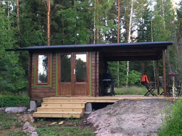 Gartenhaus mit Sonnendach Nora D 9m² / 44mm / 3x3