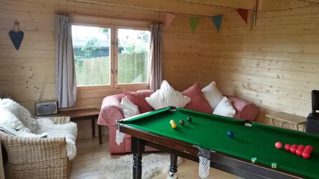 Snooker-Zimmer im Garten Ian A (Gartenhaus aus Holz)