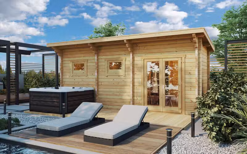 Gartensauna mit Freizeitbereich und Whirlpool