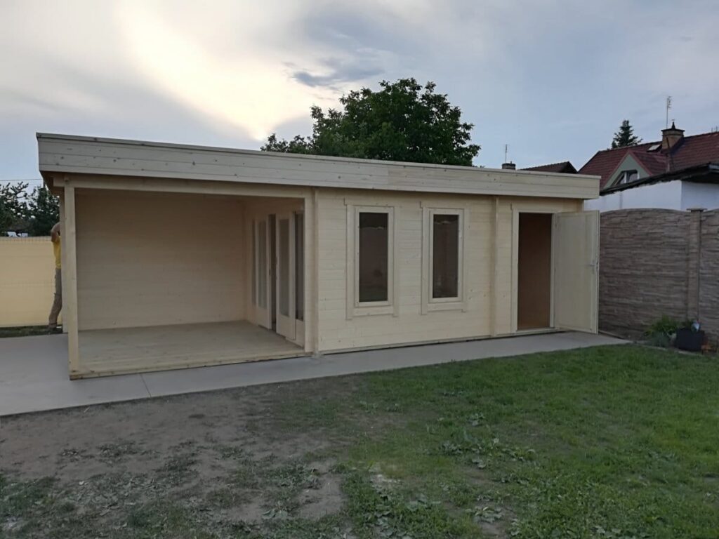 Montage des Gartenhauses Super Lucas E mit Lagerraum und Veranda