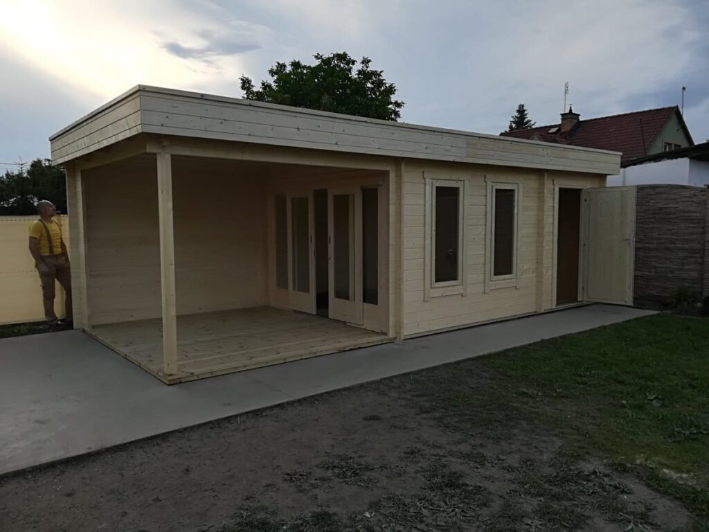 Montage des Gartenhauses Super Lucas E mit Lagerraum und Veranda