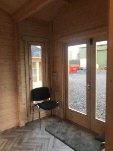 Holzhaus mit 70 mm Wandstärke als Bürogebäude