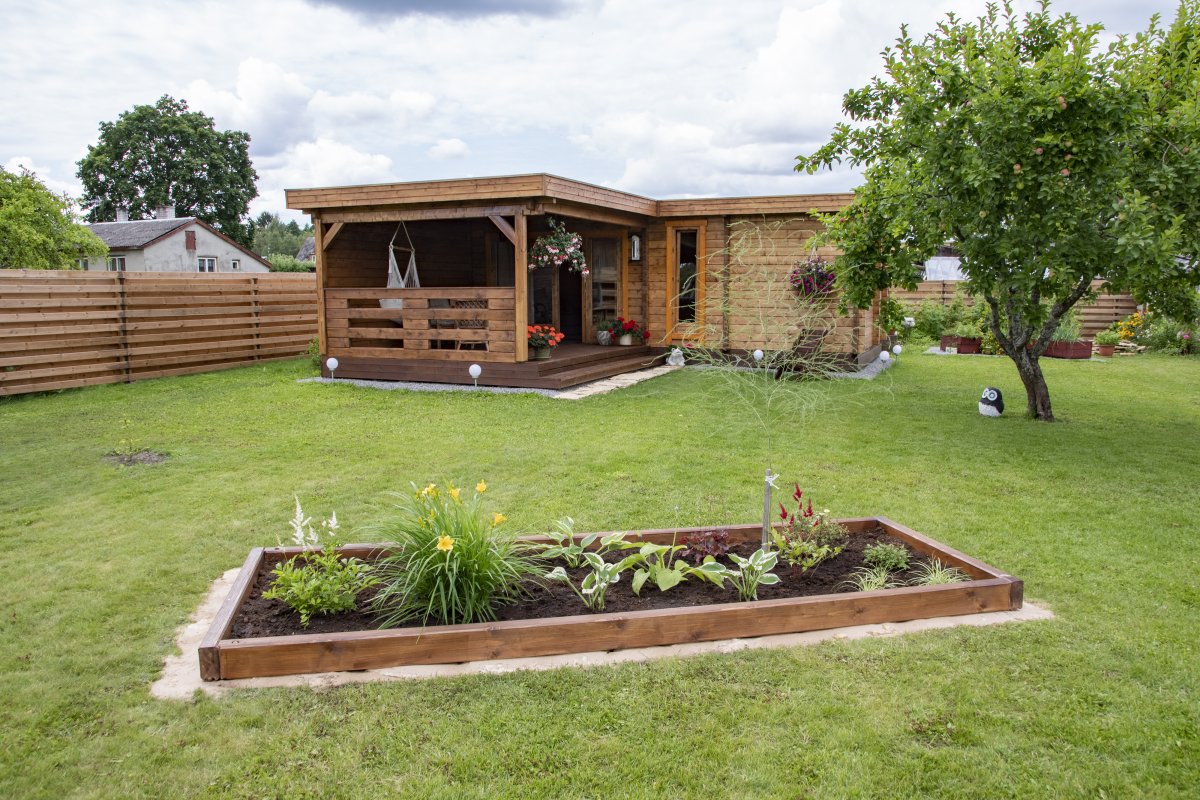 Zwei große Gartenhäuser mit Sauna Zwei große Gartenhäuser mit Sauna