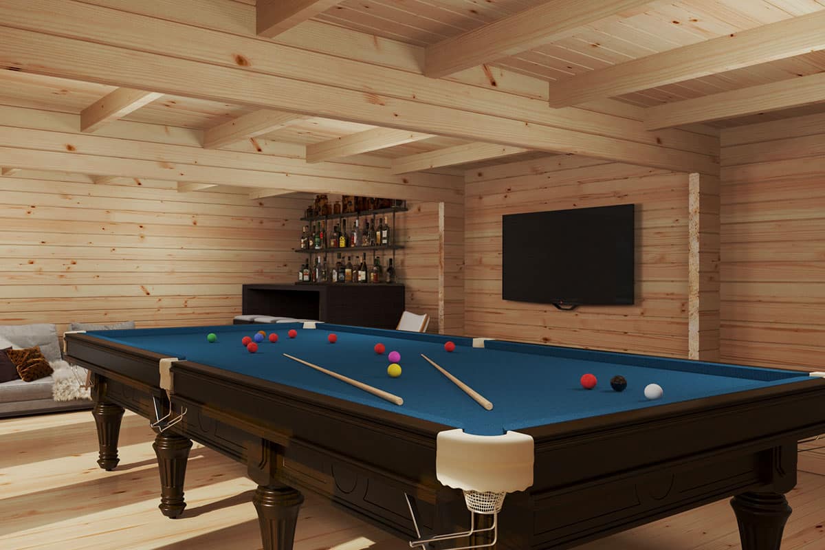Großes Gartenhaus aus Holz. Perfekt für einen Snooker-Tisch oder zum Billardspielen. Innenansicht