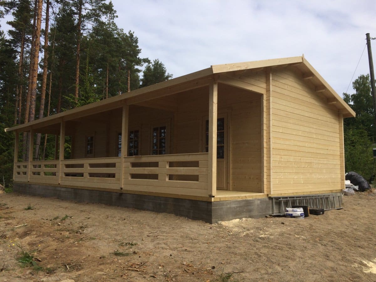 BLOCKHAUS EDWARD MIT ZWEI SCHLAFZIMMERN UND GROSSER VERANDA 37 M2 13 X 6 M 70MMa