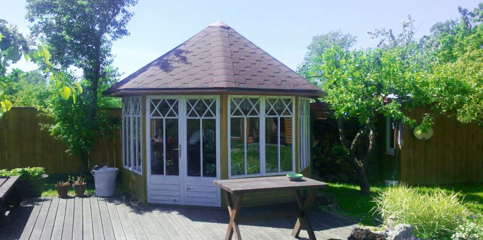 Eine tolle Gartenparty in der Gartenhütte