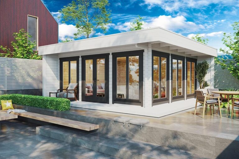 Geräumiges Gartenhaus aus Holz mit Veranda - weiß und grau gestrichen