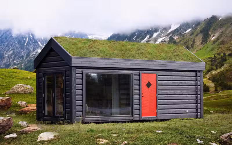 Tiny House Ferighaus mit Grasdach