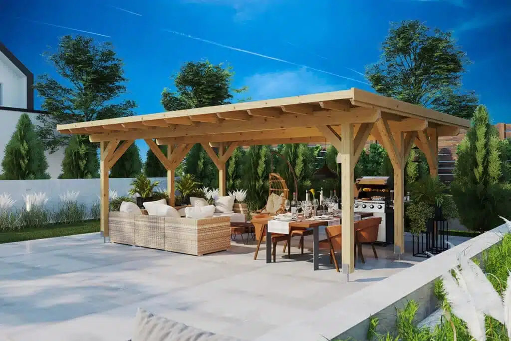 Holzpergola mit Kletterpflanzen
